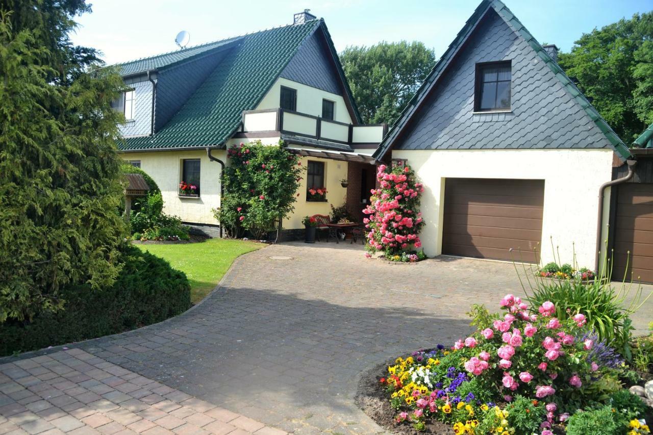 Ferienwohnung 1 Bei Familie Saupe シャプローデ エクステリア 写真